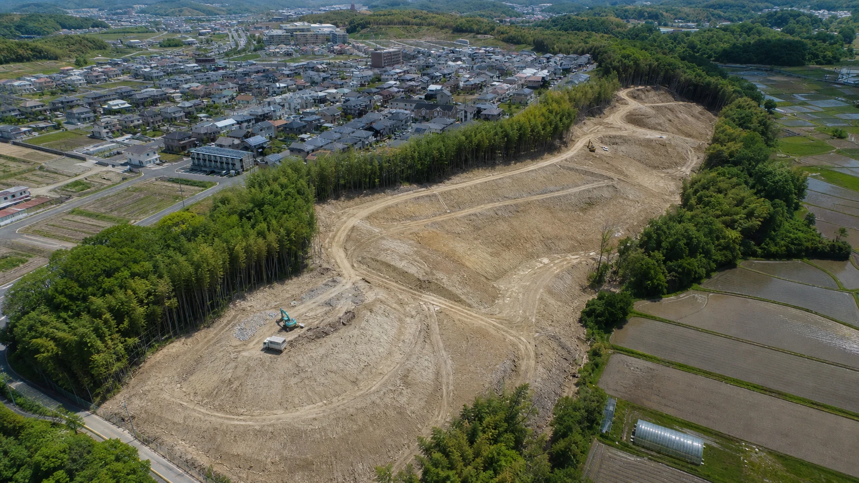 太陽光発電関連会社｜造成工事の進捗確認ドローン空撮